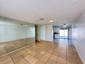 6408 Alta Dr in Las Vegas, NV - Foto de edificio - Building Photo