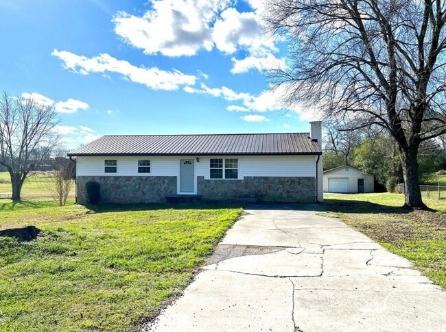 property at 136 Golf Dr SE