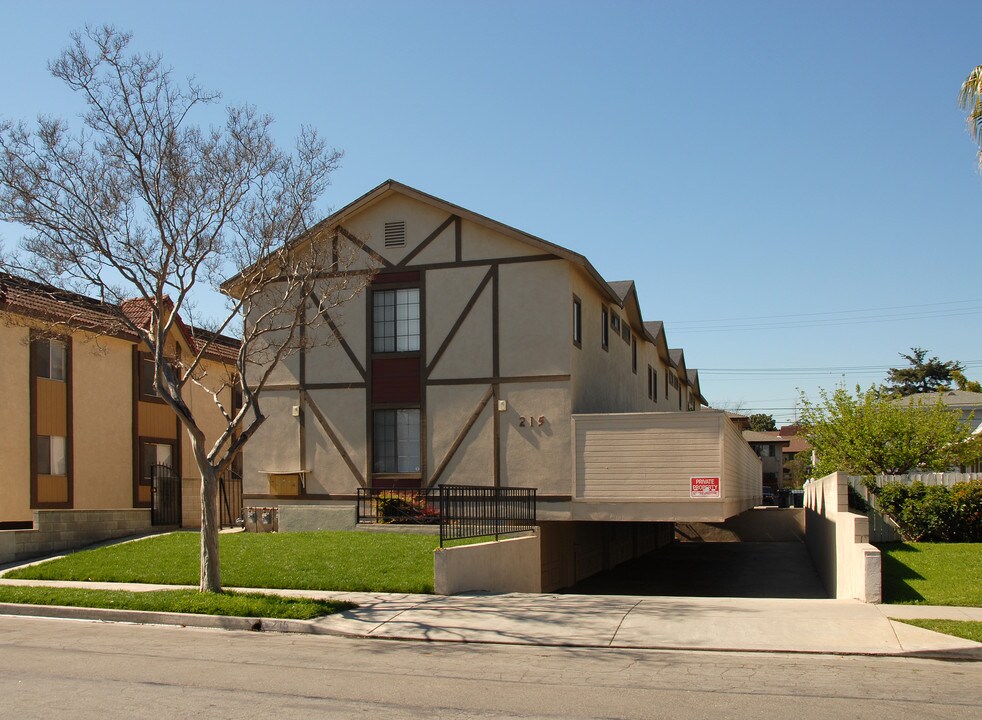 215 S 5th St in Alhambra, CA - Building Photo