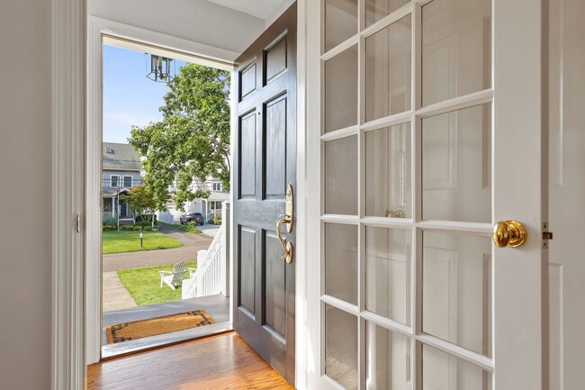 26 Shore Acre Dr in Greenwich, CT - Building Photo - Building Photo