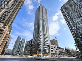 4130-4130 Parkside Village Dr in Mississauga, ON - Building Photo