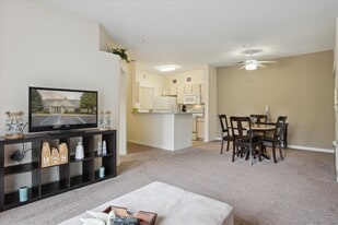 Quail Hollow at the Lakes in Holland, OH - Building Photo