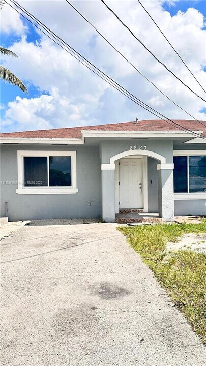 2823 NW 106th St in Miami, FL - Building Photo