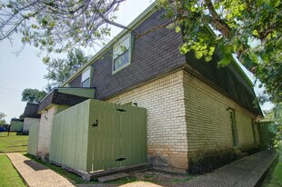 2802 Westhill Dr, Unit 102