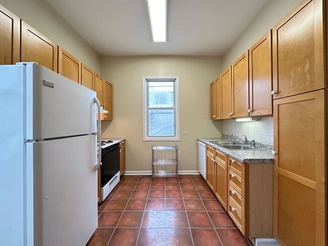 property at 1829 W Melrose St