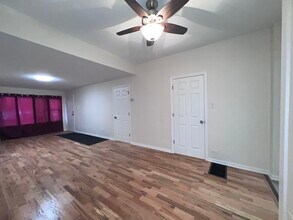 8919 S Muskegon Ave in Chicago, IL - Building Photo - Building Photo