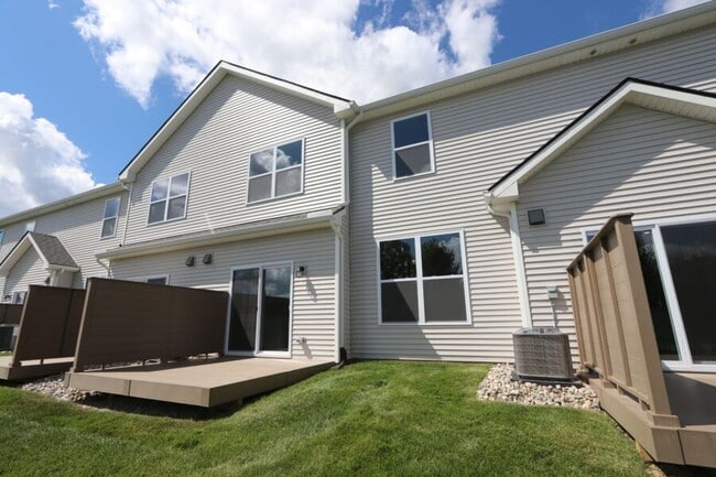 1502 Salt Springs Dr in Saline, MI - Building Photo - Building Photo