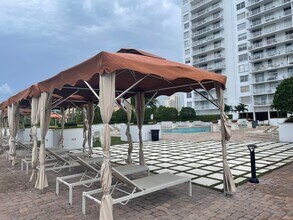 2801 NE 183rd St, Unit 1211 in Aventura, FL - Foto de edificio - Building Photo