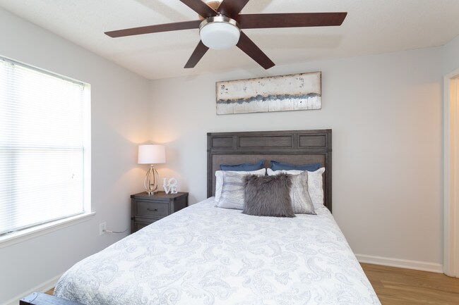 Meridian Village in Wilmington, NC - Building Photo - Interior Photo