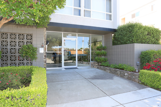 36th Avenue Apartments in San Mateo, CA - Foto de edificio - Building Photo