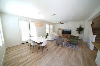 28635 N Pietro Dr in Santa Clarita, CA - Building Photo - Building Photo