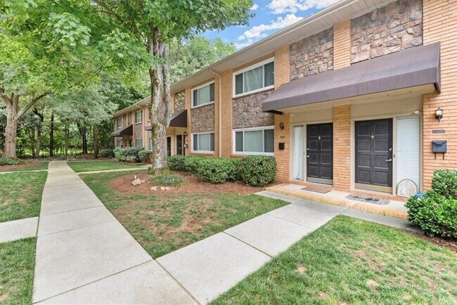 100 Biscayne Dr NW in Atlanta, GA - Building Photo - Building Photo