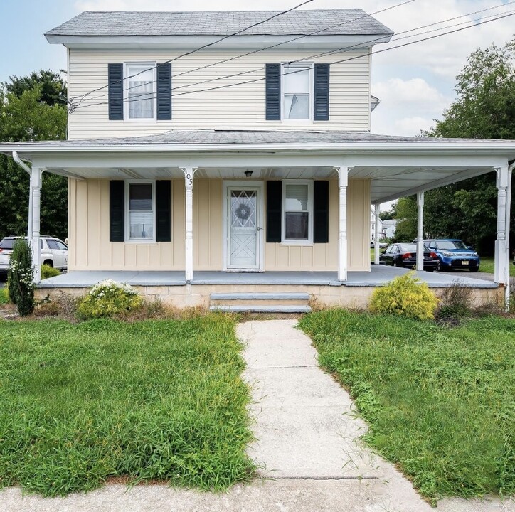 105 Front St in Elmer, NJ - Building Photo