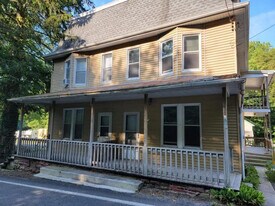 390 N Clay Rd, Unit A in Lititz, PA - Building Photo