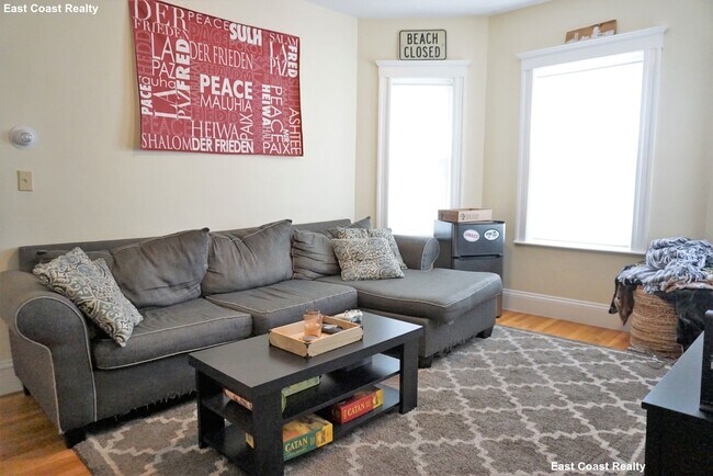 21 Roseclair St in Boston, MA - Foto de edificio - Building Photo