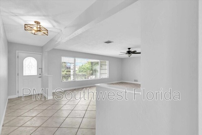 1405 Cambridge Dr in Venice, FL - Building Photo - Building Photo