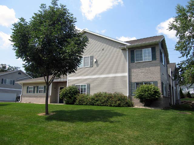 3326 Leopold Way in Madison, WI - Foto de edificio
