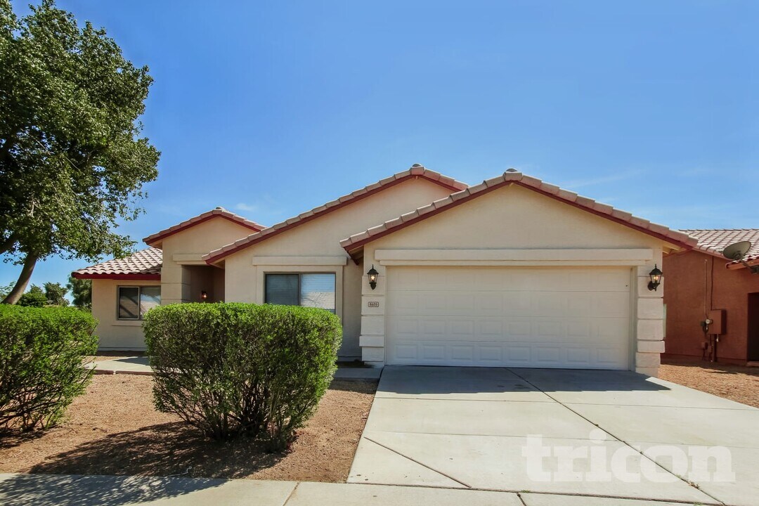 8605 West Campbell Ave in Phoenix, AZ - Foto de edificio