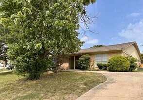 3812 Stuart Rd in Denton, TX - Building Photo
