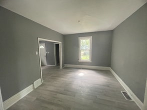 2106 W Millman St in Peoria, IL - Building Photo - Building Photo