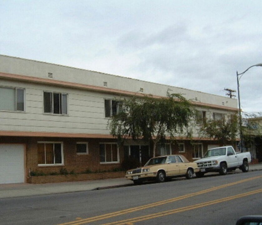 819 E 4th St in Long Beach, CA - Building Photo