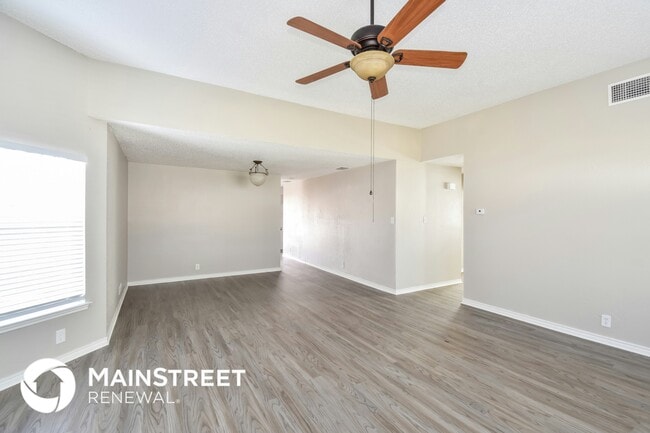 5750 Spring Sun in San Antonio, TX - Building Photo - Building Photo