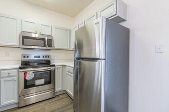 Room in Condo on Ginnis Rd in Atlanta, GA - Building Photo - Building Photo