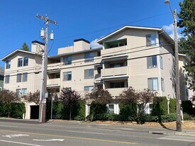 11200 Greenwood Ave N in Seattle, WA - Building Photo