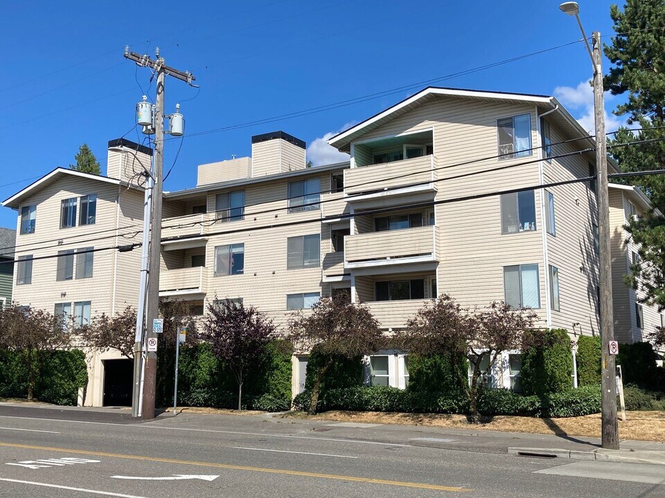 11200 Greenwood Ave N in Seattle, WA - Building Photo