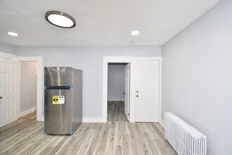 30 Day St in West Springfield, MA - Building Photo - Building Photo