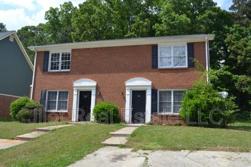 5233 Ridge Forest Dr in Stone Mountain, GA - Building Photo