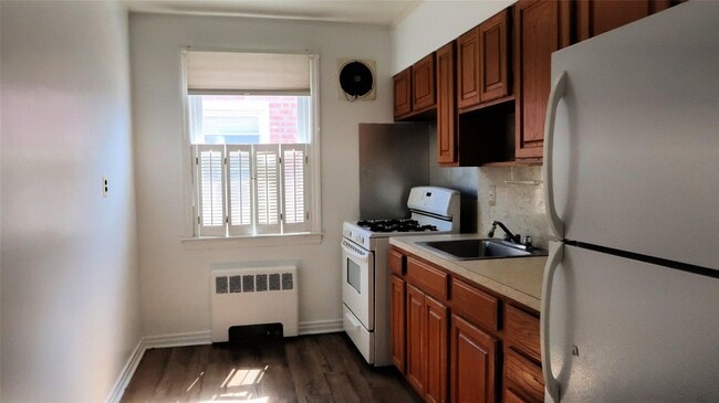 87-20 Commonwealth Blvd in Queens, NY - Building Photo - Building Photo