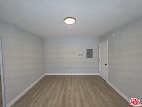 2650 S Barrington Ave-Unit -5 in Los Angeles, CA - Building Photo - Building Photo