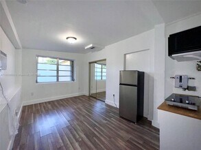 2331 NW Flagler Terrace in Miami, FL - Building Photo - Building Photo