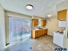 6634 N El Dorado St in Stockton, CA - Foto de edificio - Building Photo