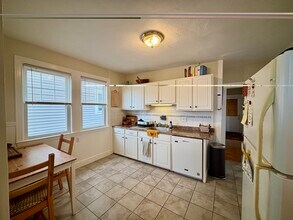 100 Conwell Ave, Unit 2 in Somerville, MA - Foto de edificio - Building Photo