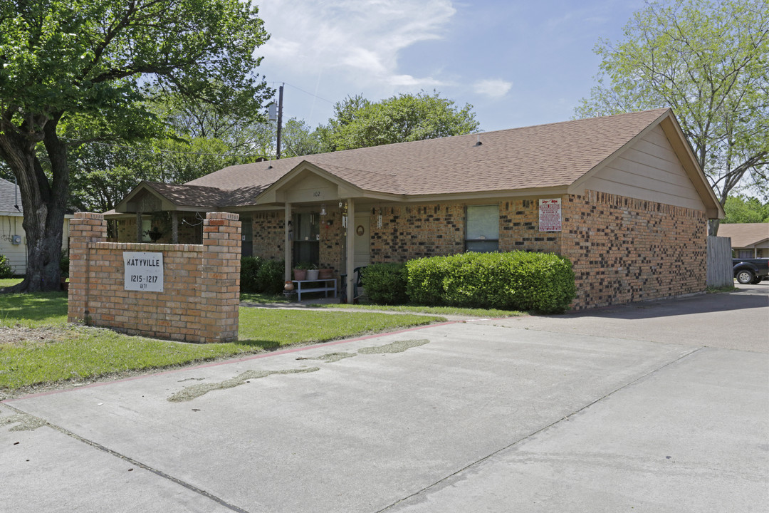 1215-1217 Katy Dr in Irving, TX - Building Photo