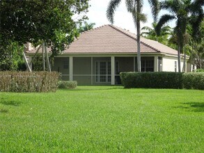 1007 Nandina Dr in Weston, FL - Building Photo - Building Photo