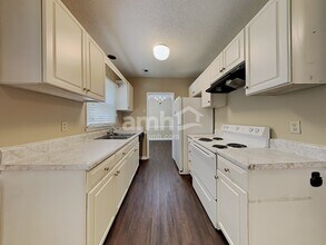 4607 Scarlet Haw Dr in Greensboro, NC - Foto de edificio - Building Photo