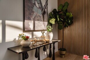 1666 Summitridge Dr in Beverly Hills, CA - Building Photo