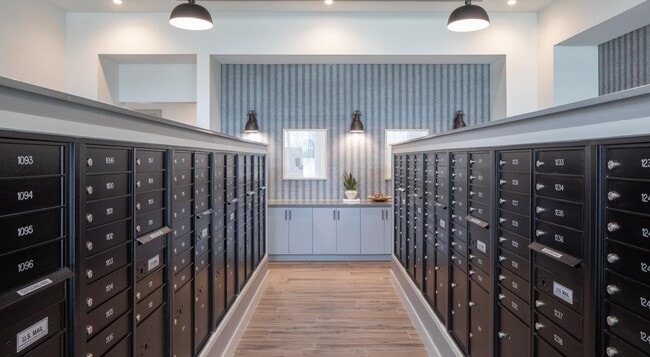 12111 S Main St in Houston, TX - Foto de edificio - Building Photo