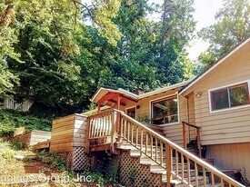 2378 E 15th Ave, Unit B in Eugene, OR - Building Photo