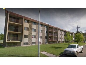 9208-9106 106 Ave NW in Edmonton, AB - Building Photo - Building Photo
