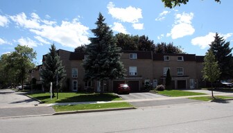 39 Lexington Ave in Toronto, ON - Building Photo