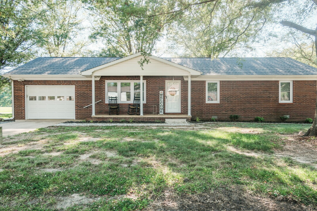 101 Woodside Dr in Dresden, TN - Foto de edificio