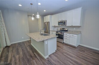 541 Tokopah Falls St in Las Vegas, NV - Building Photo - Building Photo