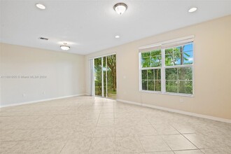 5213 SW 78th Ter in Davie, FL - Building Photo - Building Photo