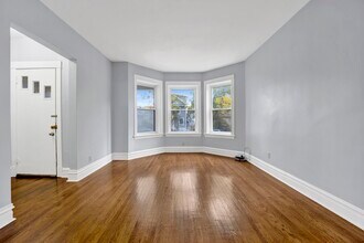 5015 W Montrose Ave in Chicago, IL - Building Photo - Building Photo