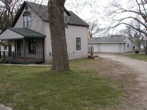 231 2nd St in Dassel, MN - Foto de edificio - Building Photo