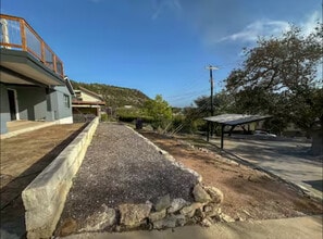 1049 Meckel Dr in Canyon Lake, TX - Foto de edificio - Building Photo